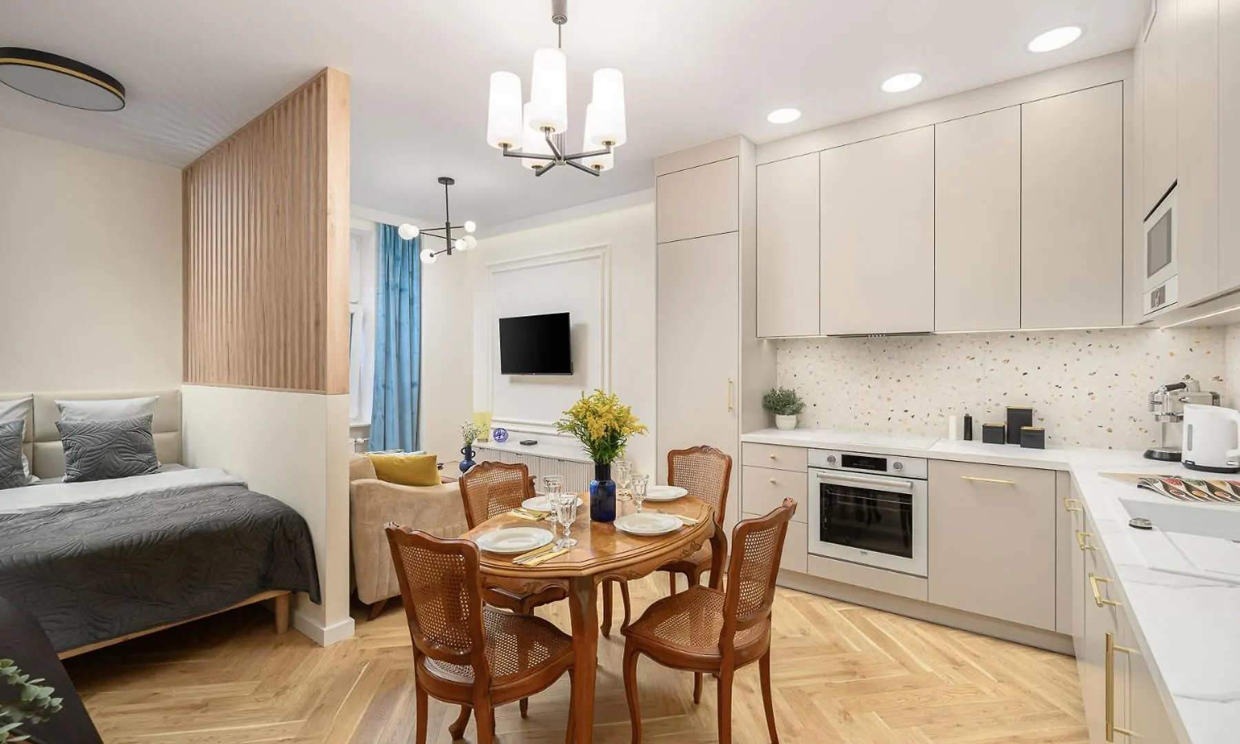 Quiet Apartment On The Main Square, 2 Bathrooms contacts