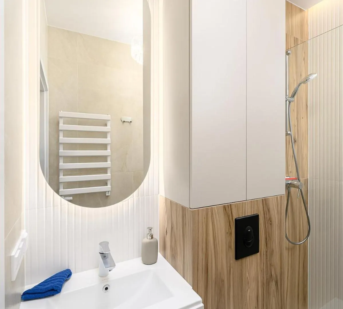 Quiet Apartment On The Main Square, 2 Bathrooms Wroclaw