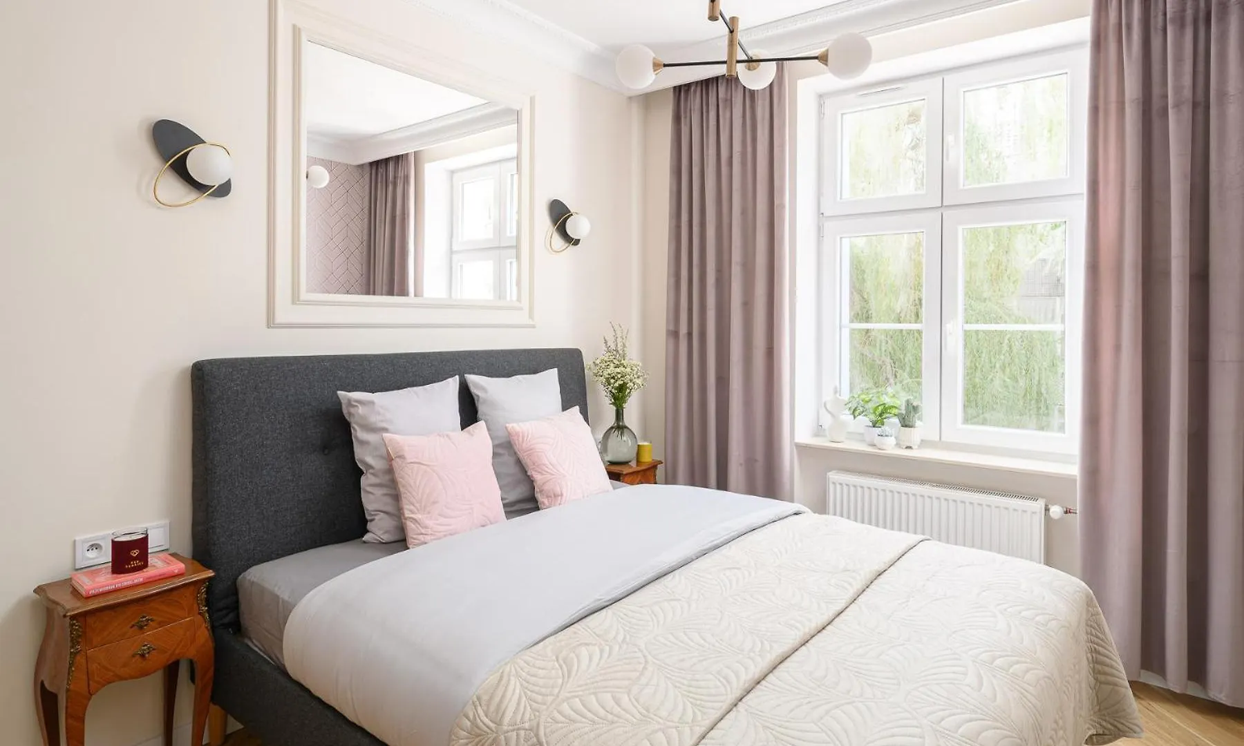 Quiet Apartment On The Main Square, 2 Bathrooms Wroclaw Poland