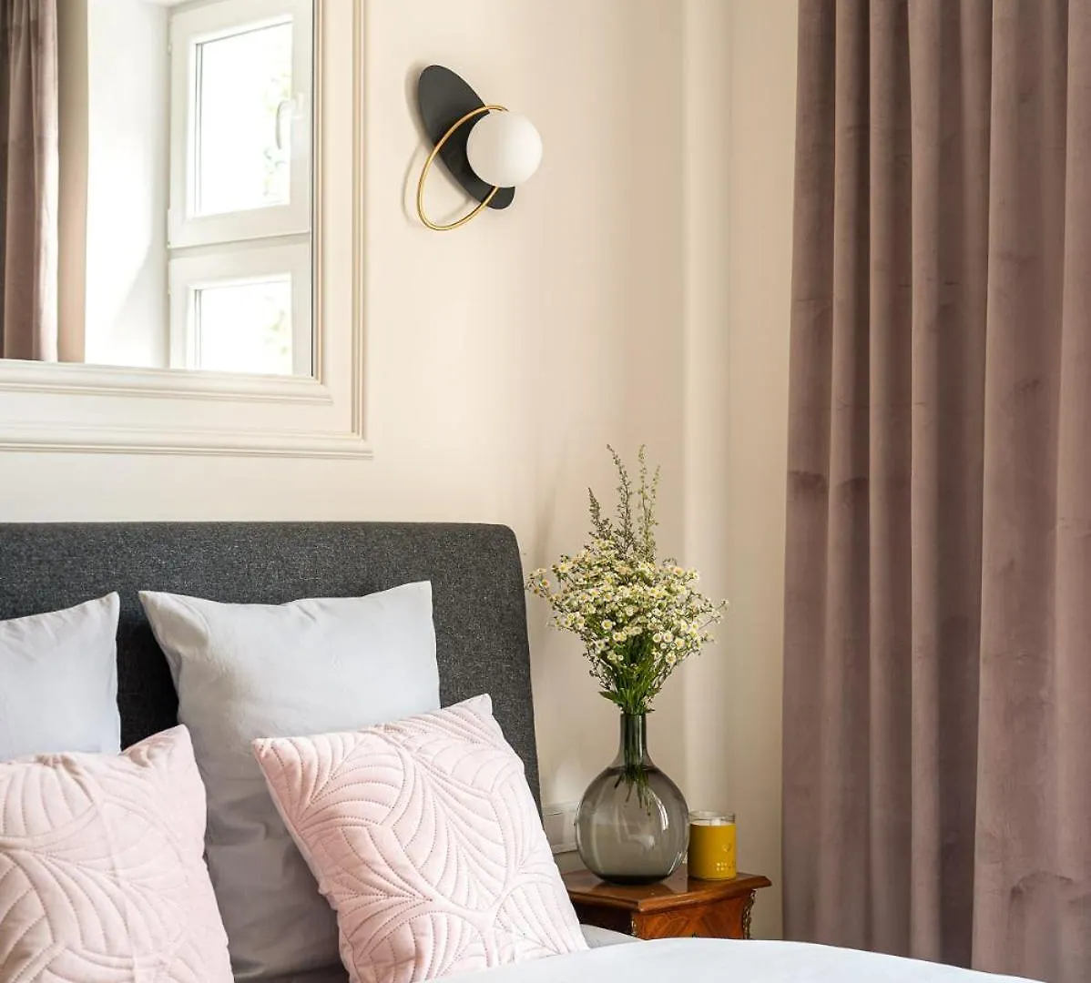 Quiet Apartment On The Main Square, 2 Bathrooms Wroclaw